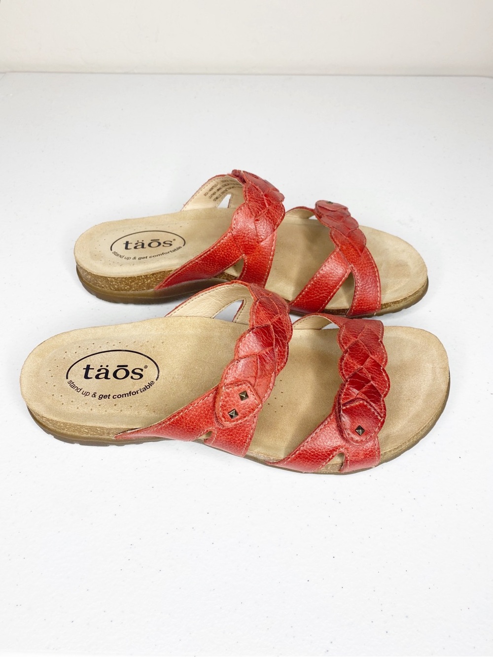 Taos Braidie Leather Adjustable Strap Woven Sandal in True Red Size 7 Like New